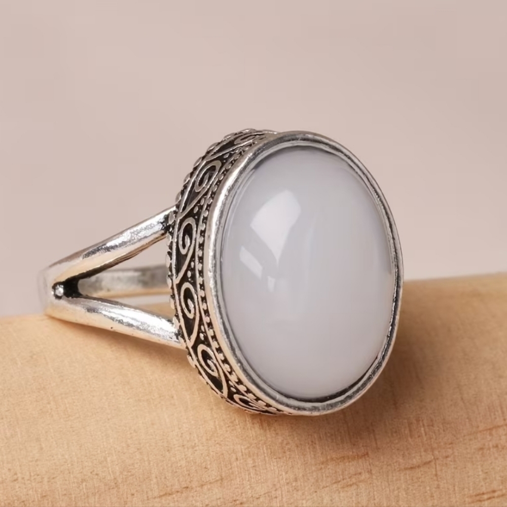 Oval Cocktail Ring - Picture 2 of 6